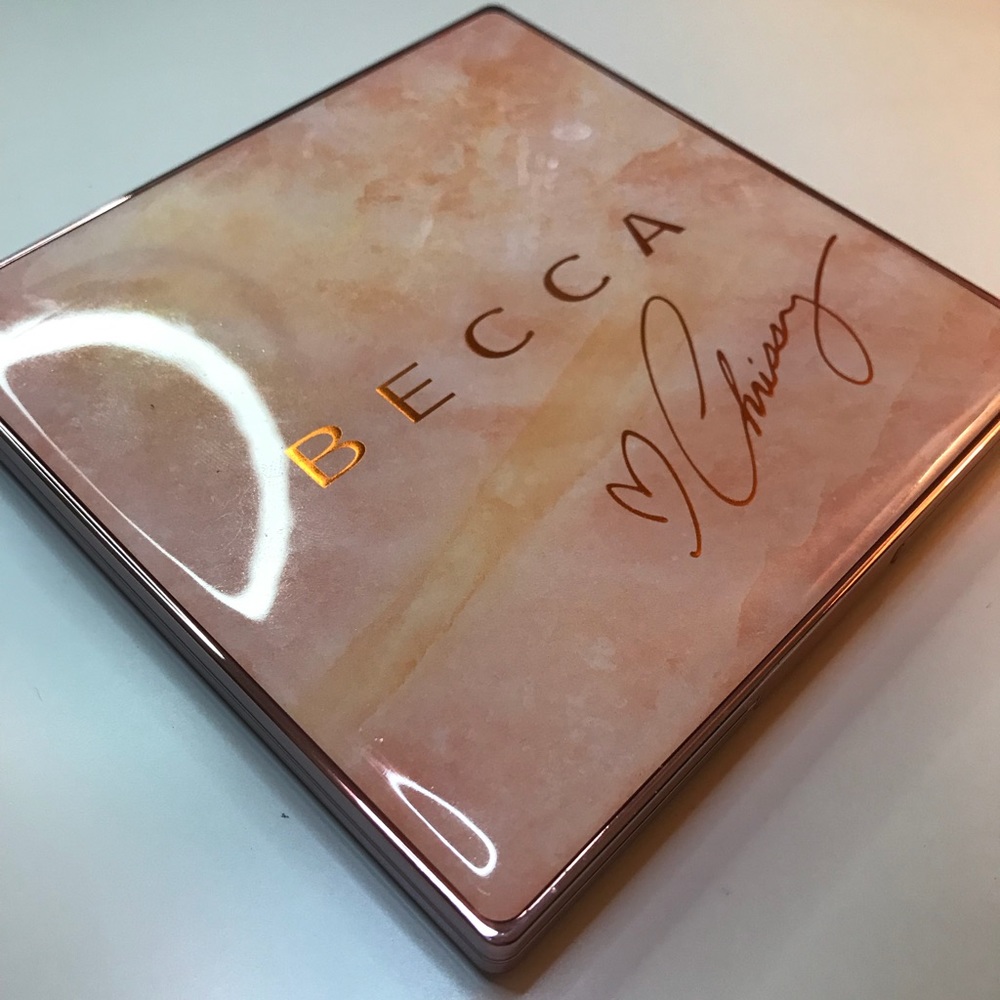 Becca X Chrissy Teigen Glow face palette